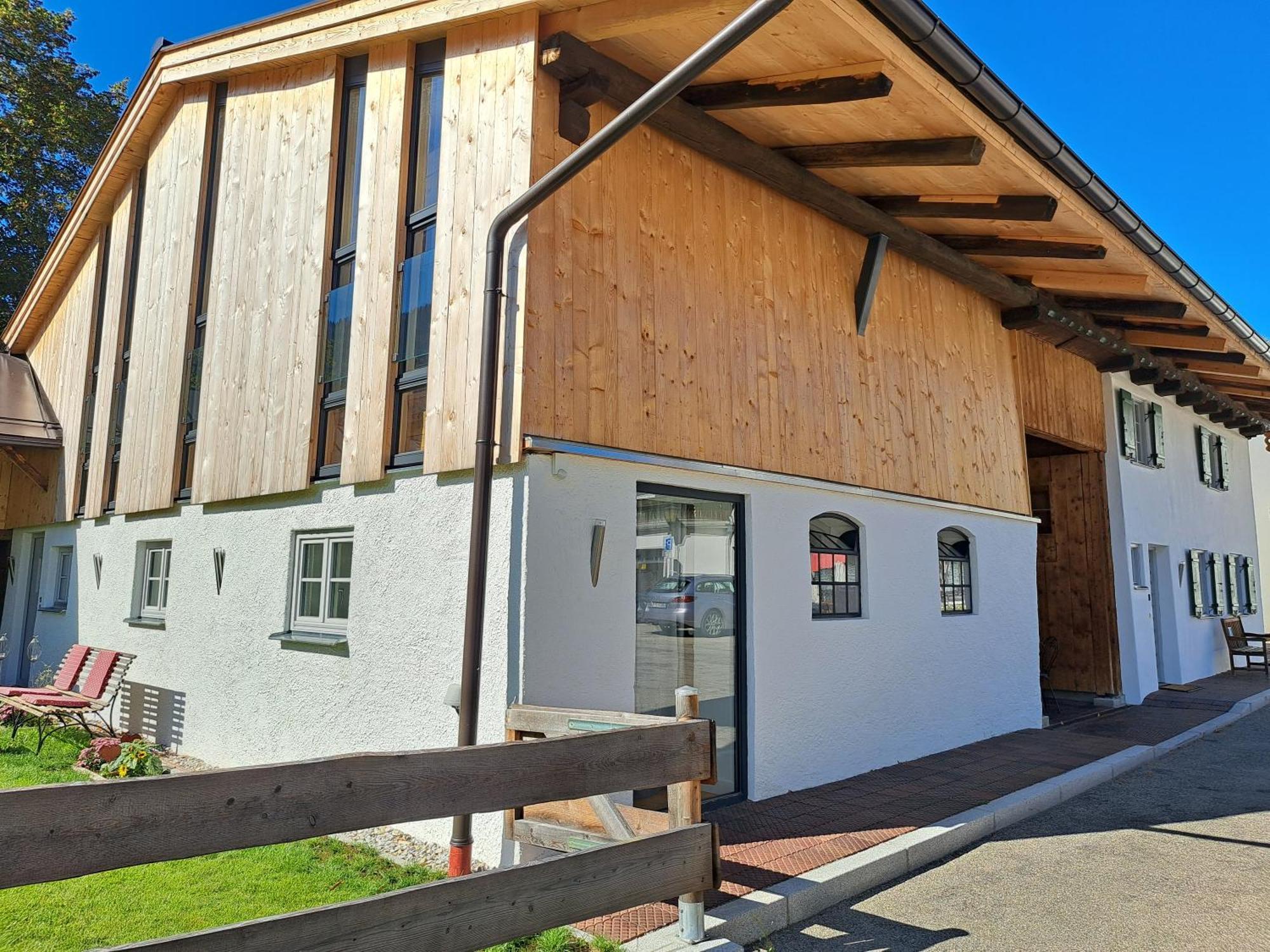 Neu! Ferienwohnungen Im Lueftlmalereck, Hennalahaus Oberammergau Eksteriør billede